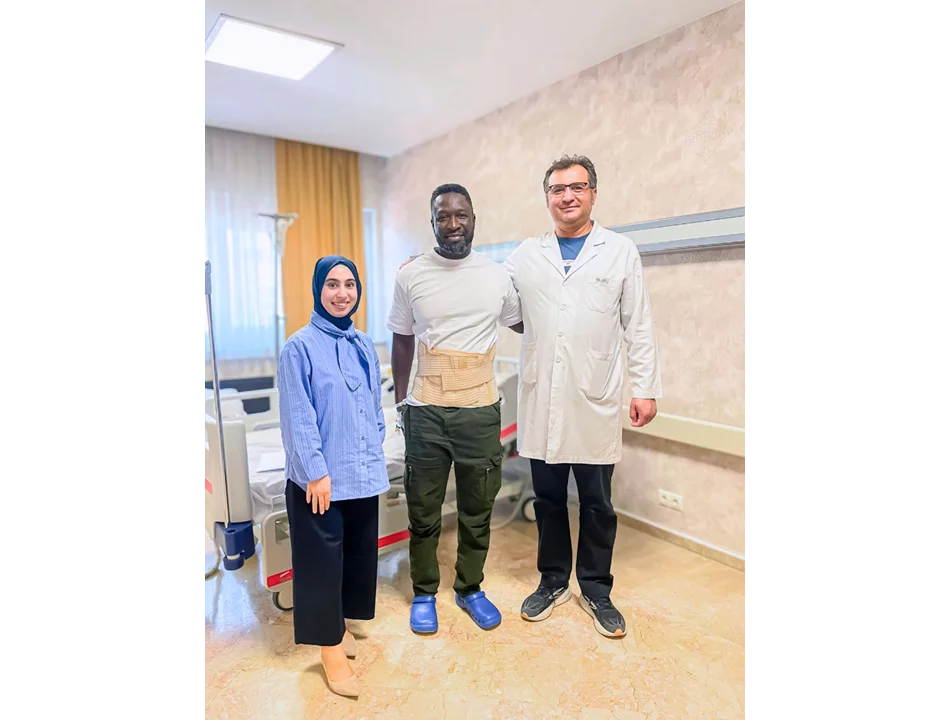 رحلة إبينيزر من غانا إلى قونية لعلاج الانزلاق الغضروفي